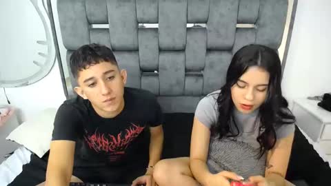 Snapshot of dravith_and_valery chatting on 02-23-25, 02:07 -- nicolle and jhon -- online show from 02-23-25, 02:07