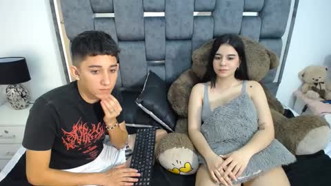 Snapshot of dravith_and_valery chatting on 02-27-25, 01:59 -- nicolle and jhon -- online show from 02-27-25, 01:59