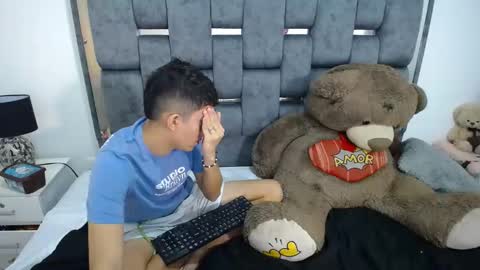 Snapshot of dravith_and_valery chatting on 03-02-25, 02:19 -- nicolle and jhon -- online show from 03-02-25, 02:19