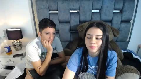 Snapshot of dravith_and_valery chatting on 03-05-25, 08:21 -- nicolle and jhon -- online show from 03-05-25, 08:21