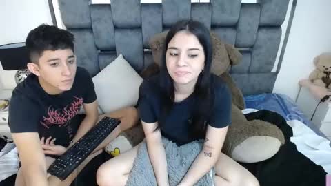 Snapshot of dravith_and_valery chatting on 03-06-25, 08:41 -- nicolle and jhon -- online show from 03-06-25, 08:41