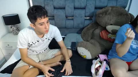 Snapshot of dravith_and_valery chatting on 03-08-25, 05:07 -- nicolle and jhon -- online show from 03-08-25, 05:07