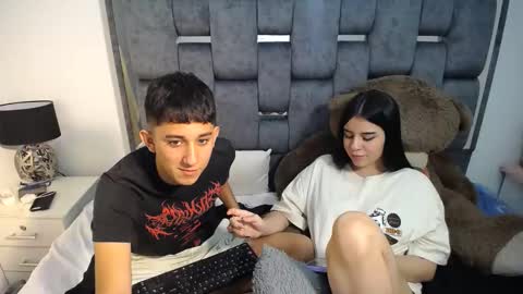 Snapshot of dravith_and_valery chatting on 03-12-25, 09:02 -- nicolle and jhon -- online show from 03-12-25, 09:02