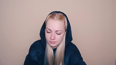dream_dolly_ online show from 10-15-25, 12:27
