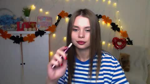 Mari online show from 10-17-25, 05:32