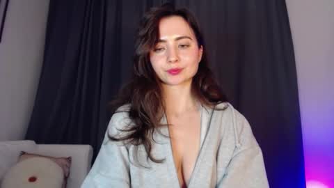 Nicole online show from 01-07-25, 01:38