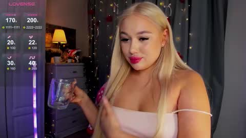 Snapshot of dreamaise chatting on 02-27-26, 04:18 Mary pvt open use pink and blue app lovense online show from 02-27-26, 04:18