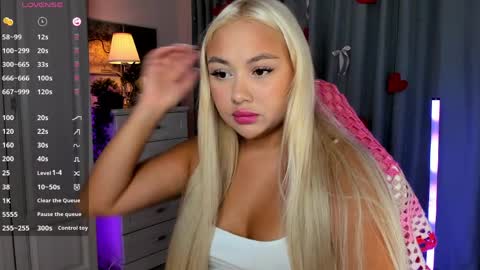 Snapshot of dreamaise chatting on 04-04-26, 03:42 Mary pvt open use pink and blue app lovense online show from 04-04-26, 03:42