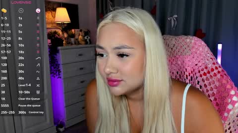 Snapshot of dreamaise chatting on 04-05-26, 03:31 Mary pvt open use pink and blue app lovense online show from 04-05-26, 03:31