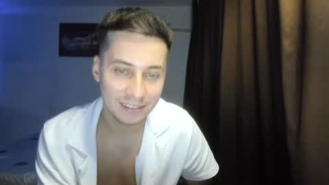 Snapshot of dreamboy240 chatting on 08-05-26, 08:33 Johnny online show from 08-05-26, 08:33