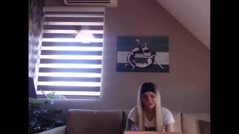 A girl online show from 02-19-25, 11:28