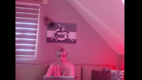 A girl online show from 09-19-25, 07:21