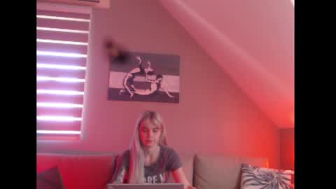 A girl online show from 09-22-25, 07:10