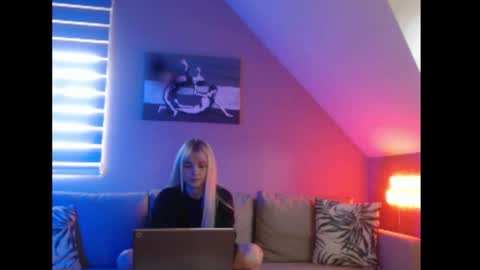 A girl online show from 09-29-25, 07:24