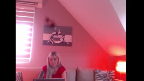 A girl online show from 09-30-25, 07:24