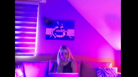 A girl online show from 10-17-25, 07:22