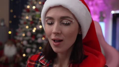 Snapshot of dreamgogo chatting on 12-25-24, 10:16 Sarah online show from 12-25-24, 10:16