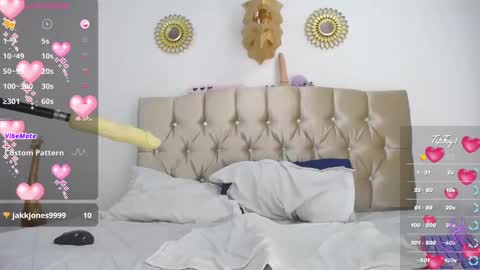 Snapshot of dreams_sophi chatting on 12-06-24, 06:06 Sophia online show from 12-06-24, 06:06