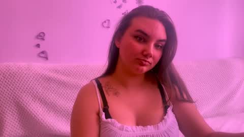 Snapshot of dreamyblushfairy chatting on 03-12-25, 10:37 Mila online show from 03-12-25, 10:37