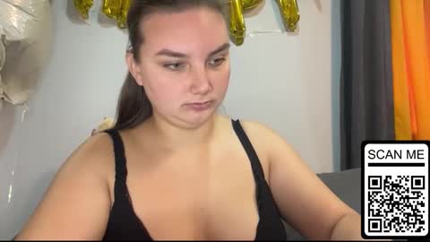 Snapshot of dreamyblushfairy chatting on 09-25-25, 06:39 Mila online show from 09-25-25, 06:39