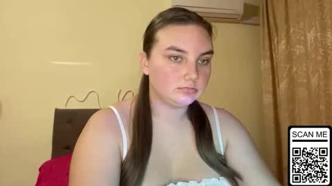 Snapshot of dreamyblushfairy chatting on 10-05-25, 04:27 Mila online show from 10-05-25, 04:27