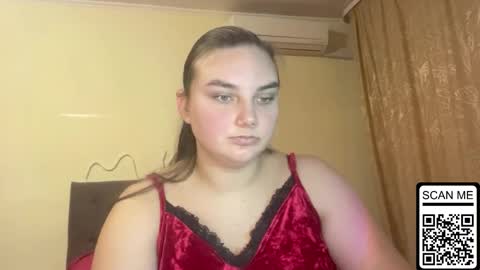 Snapshot of dreamyblushfairy chatting on 10-06-25, 03:31 Mila online show from 10-06-25, 03:31