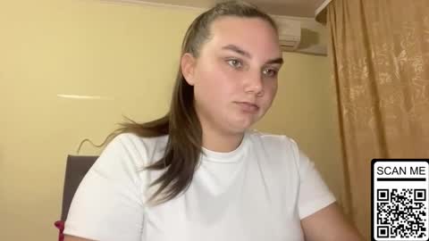 Snapshot of dreamyblushfairy chatting on 10-15-25, 04:51 Mila online show from 10-15-25, 04:51