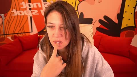 Snapshot of dreamylinaaa chatting on 01-02-25, 07:44 Lina online show from 01-02-25, 07:44