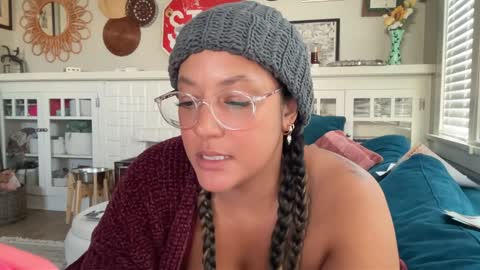 RIRI OR DREAMY online show from 01-11-25, 08:54