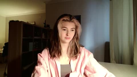 Snapshot of dremazwahlen chatting on 02-11-26, 01:38 Dia online show from 02-11-26, 01:38