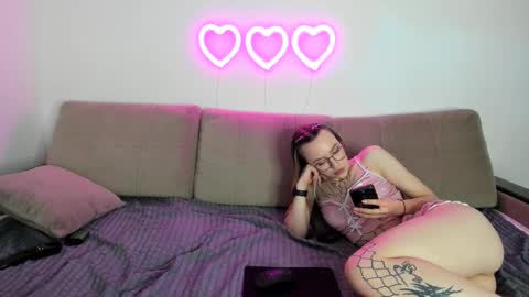 Snapshot of driftforlife chatting on 03-06-25, 03:35 driftforlife online show from 03-06-25, 03:35