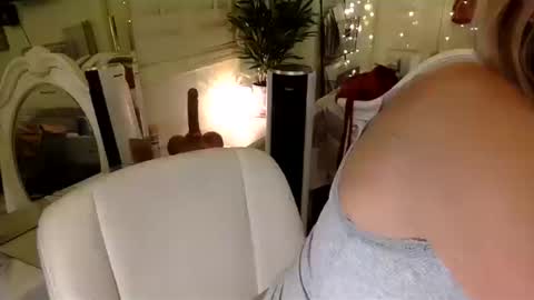 Bluejay0713 online show from 10-14-25, 08:37