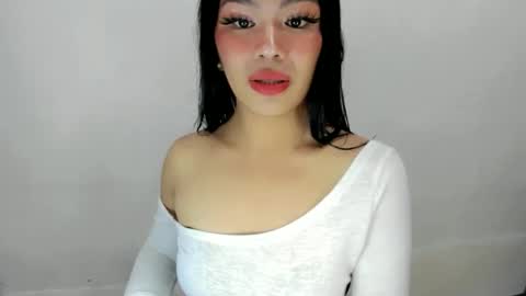 Snapshot of dripqueenxoxo chatting on 09-18-25, 03:36 miss. Erika online show from 09-18-25, 03:36