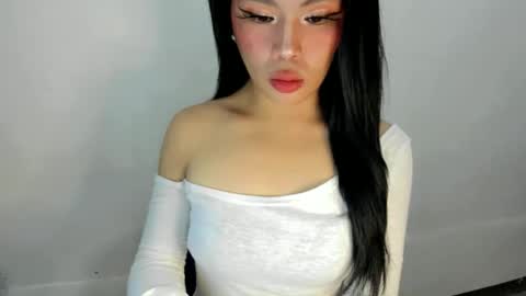 Snapshot of dripqueenxoxo chatting on 10-24-25, 01:07 miss. Erika online show from 10-24-25, 01:07
