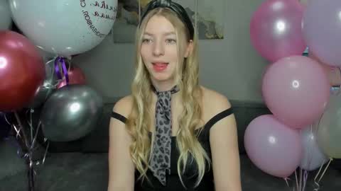 Snapshot of drivecrazy chatting on 11-24-25, 03:50 Hanna online show from 11-24-25, 03:50