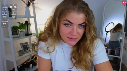 Snapshot of drunk_angel_ chatting on 09-14-25, 04:33 Donna online show from 09-14-25, 04:33