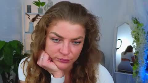 Snapshot of drunk_angel_ chatting on 03-08-26, 05:44 Donna online show from 03-08-26, 05:44