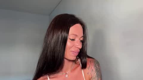 Snapshot of drunk_bosss chatting on 06-19-26, 02:27 Bella online show from 06-19-26, 02:27