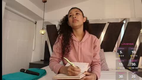 Snapshot of dulce__candy_ chatting on 10-01-25, 01:17 Dulce Candy online show from 10-01-25, 01:17