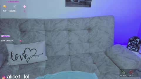 Snapshot of dulce_alice_ chatting on 10-25-25, 04:42  ALICE  online show from 10-25-25, 04:42