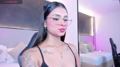 Snapshot of dulce_glow_ chatting on 06-10-26, 07:46 D U L C E online show from 06-10-26, 07:46
