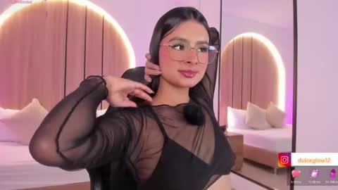 Snapshot of dulce_glow_ chatting on 07-01-26, 08:52 D U L C E online show from 07-01-26, 08:52
