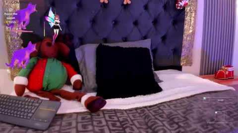 Snapshot of dulce_may chatting on 11-21-25, 04:44 Dluce May online show from 11-21-25, 04:44