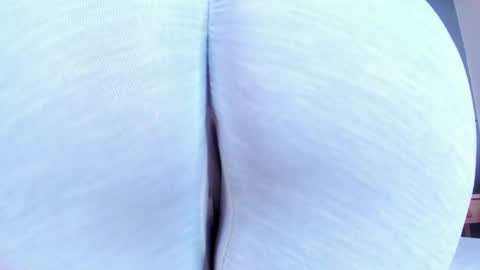 Snapshot of dulceaurora_ chatting on 05-29-26, 03:04 DULCE AURORA online show from 05-29-26, 03:04