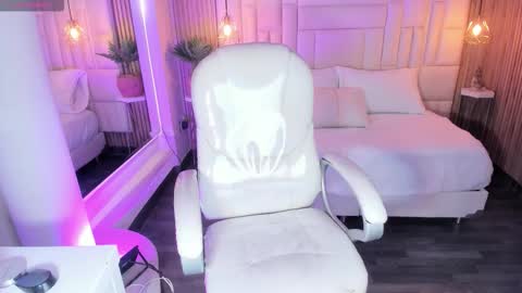 Snapshot of dulcegreem chatting on 12-17-25, 11:38 Dulce online show from 12-17-25, 11:38