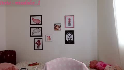 Dulce online show from 11-14-25, 01:10