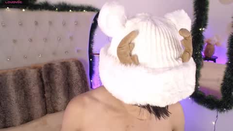 Dulcey online show from 12-23-25, 05:05