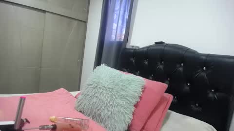 Nicole   online show from 10-02-25, 09:44