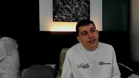 Snapshot of duolust chatting on 10-10-25, 01:10 Thomas and Noah online show from 10-10-25, 01:10