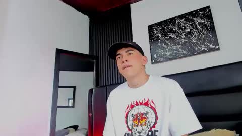 Snapshot of duolust chatting on 10-14-25, 07:36 Thomas and Noah online show from 10-14-25, 07:36